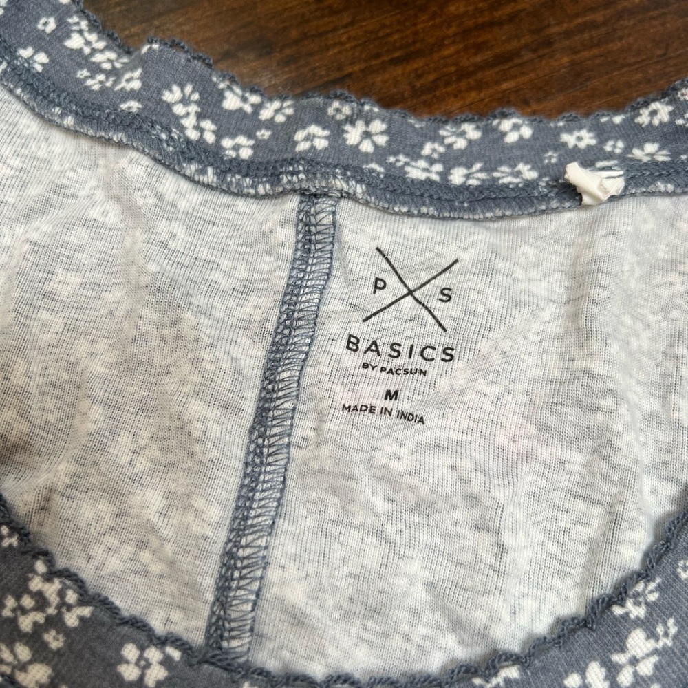 PacSun Basics long sleeve floral top size medium - dusty blue in color - Picture 2 of 5